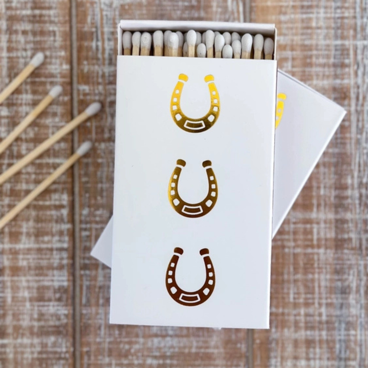 Stable Style Oversized Horseshoe Matches in White