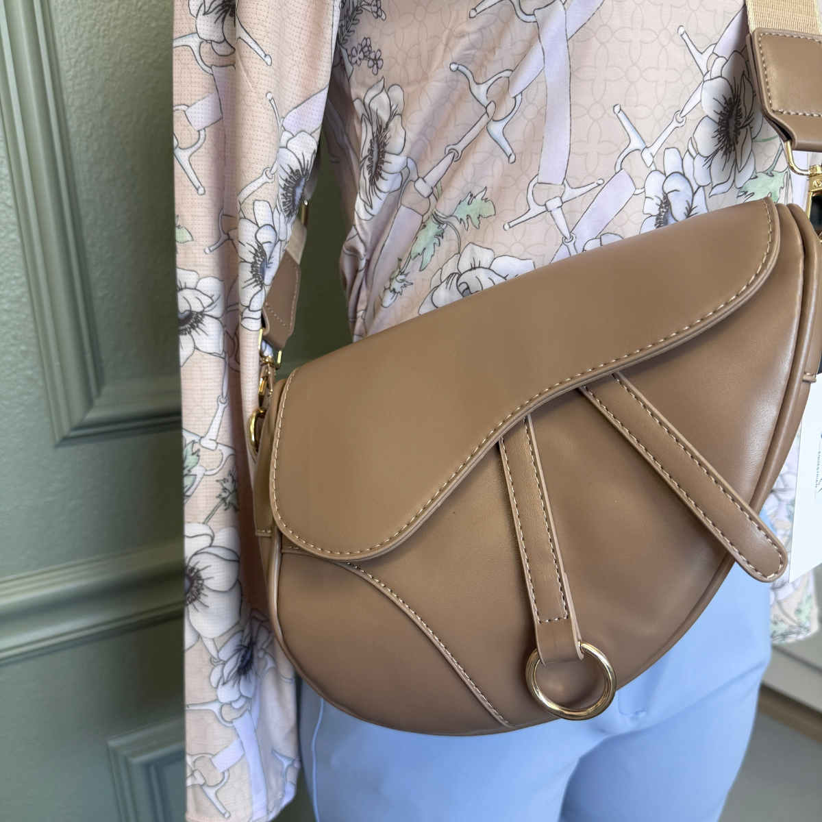 Saddle Shoulder Handbag in Brown