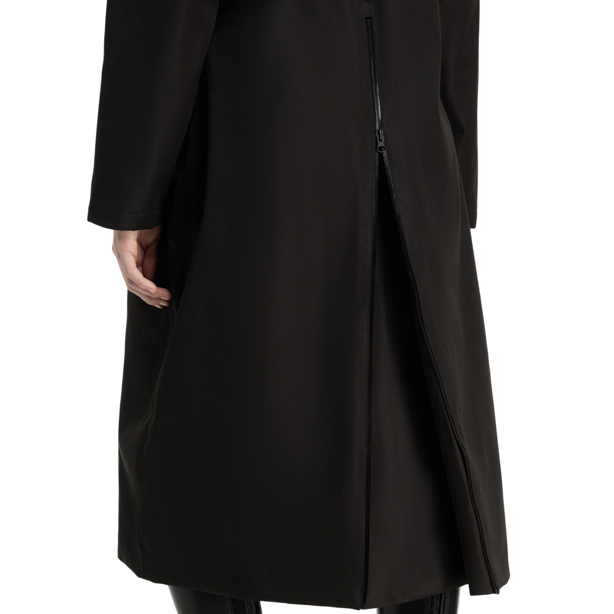LeMieux 'All Elements' Robe in Black