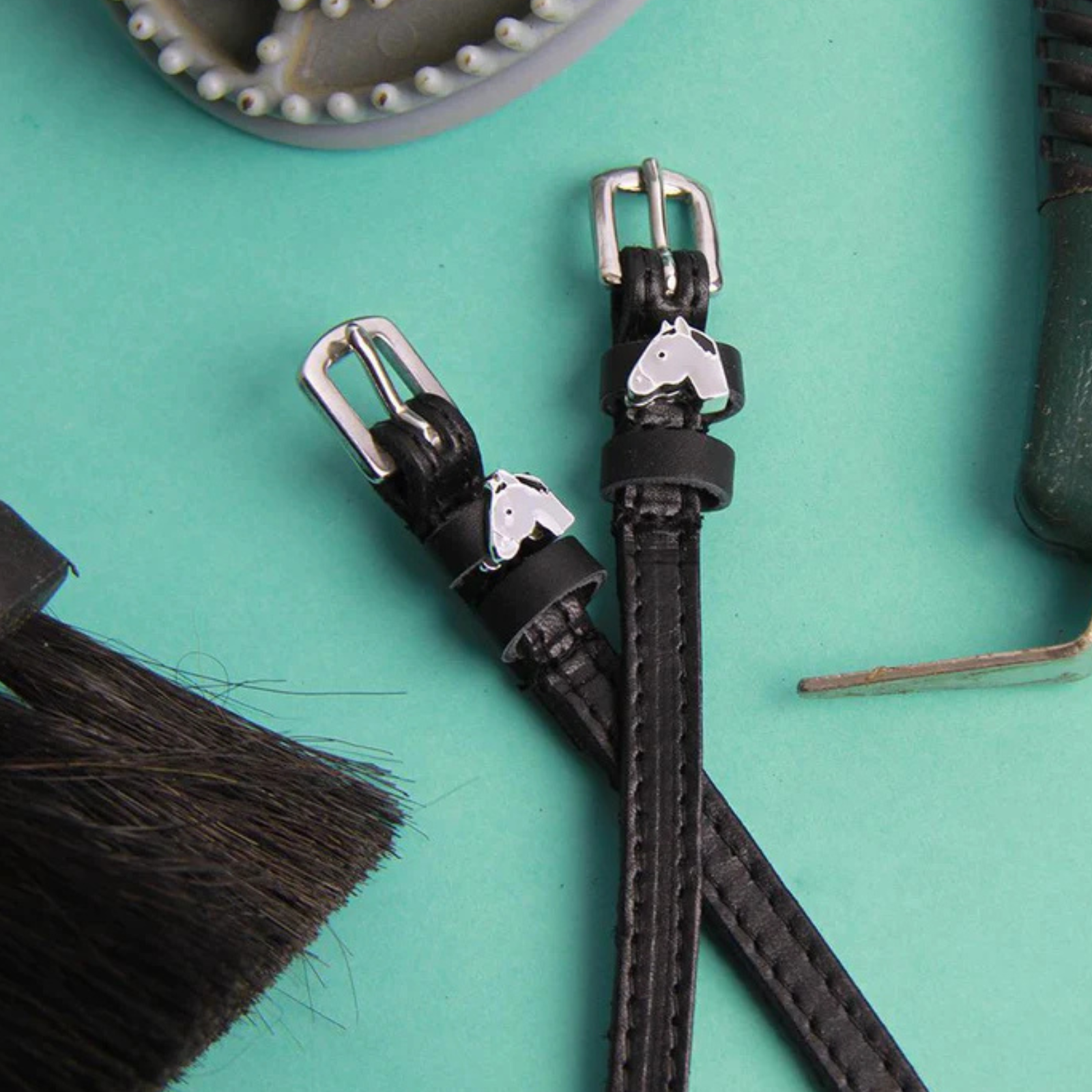Mane Jane Spur Straps in Grey Horse
