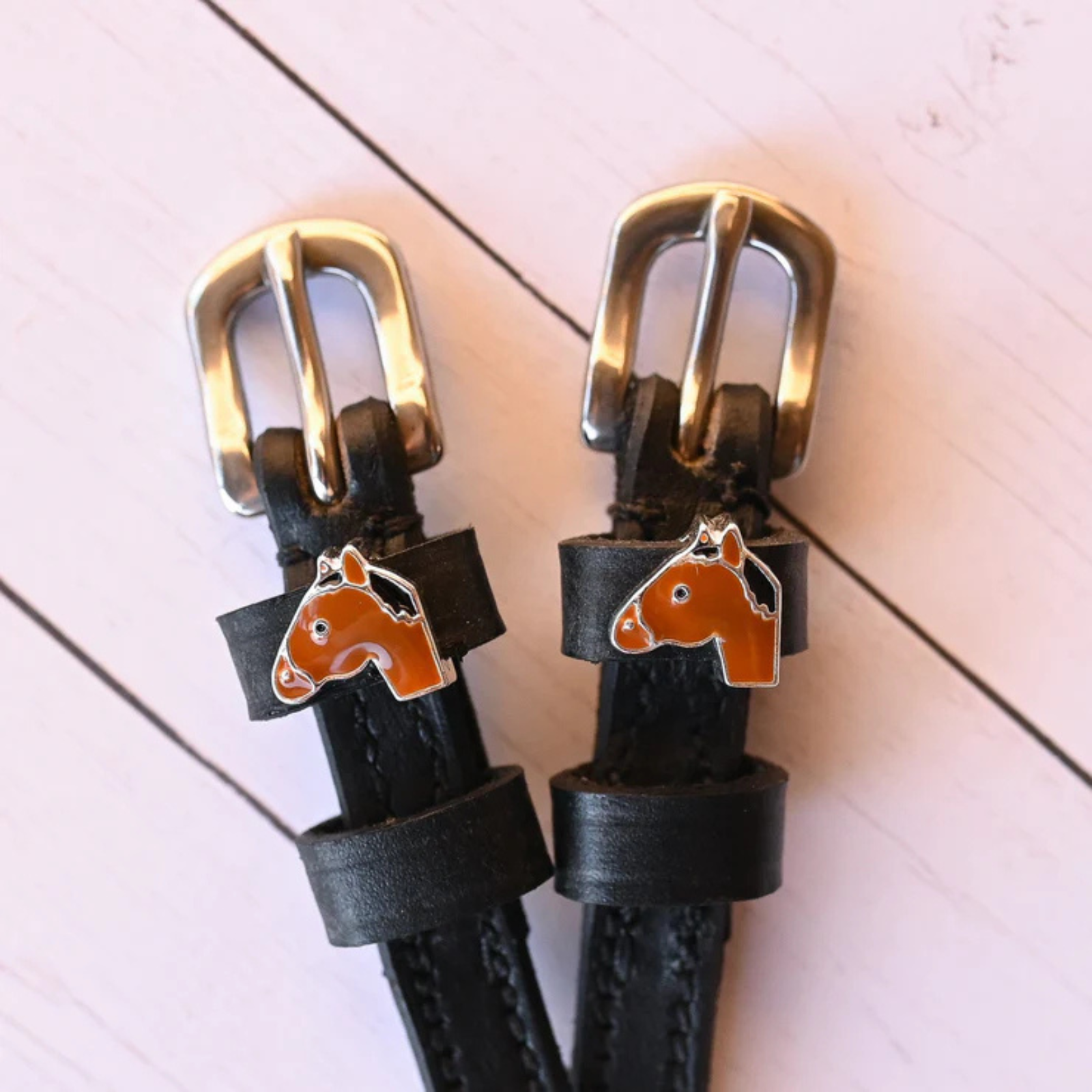 Mane Jane Spur Straps in Bay Horse