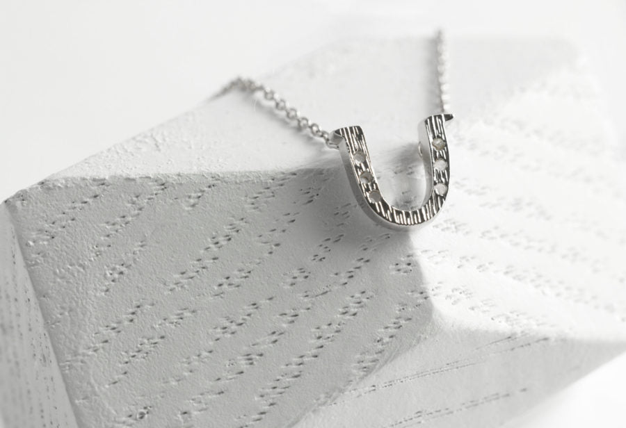 Mare Modern Goods Horseshoe Necklace in Silver