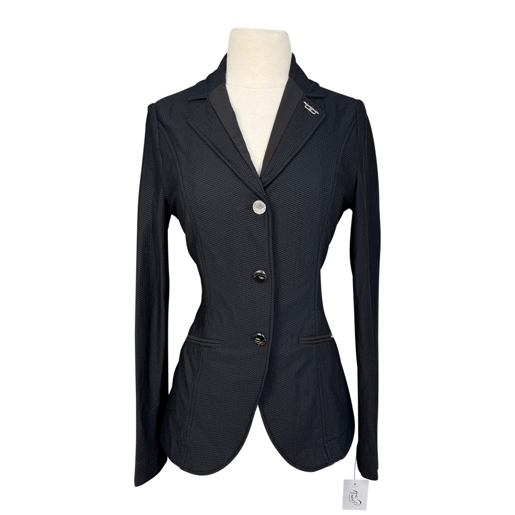 AA Platinum 'MotionLite' Show Coat in Black - Women's XS