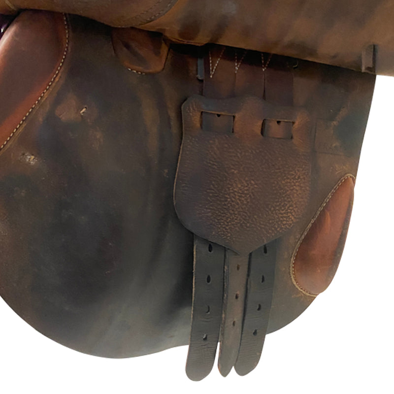Underside of Butet 2004 Jumping Saddle in Gold