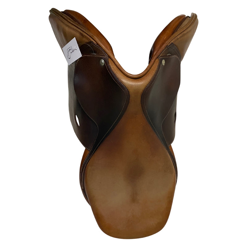 Top of Butet 2004 Jumping Saddle in Gold