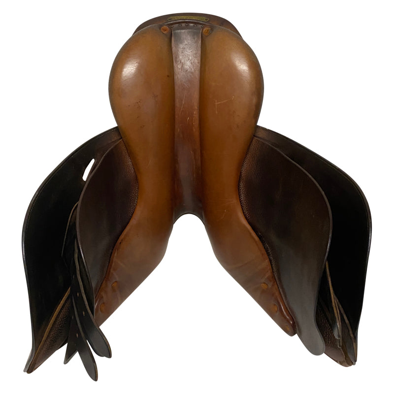 Underside fo Butet 2003 Jumping Saddle in Gold