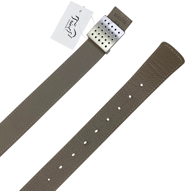 Close up of buckle on FITS Reversible Belt in Sand/Greys - S/M