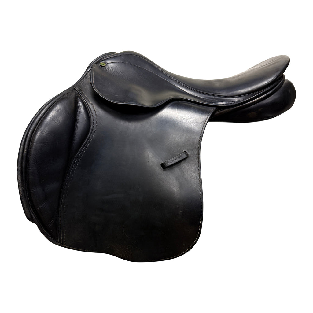 County 'Conquest' Jump Saddle in Black