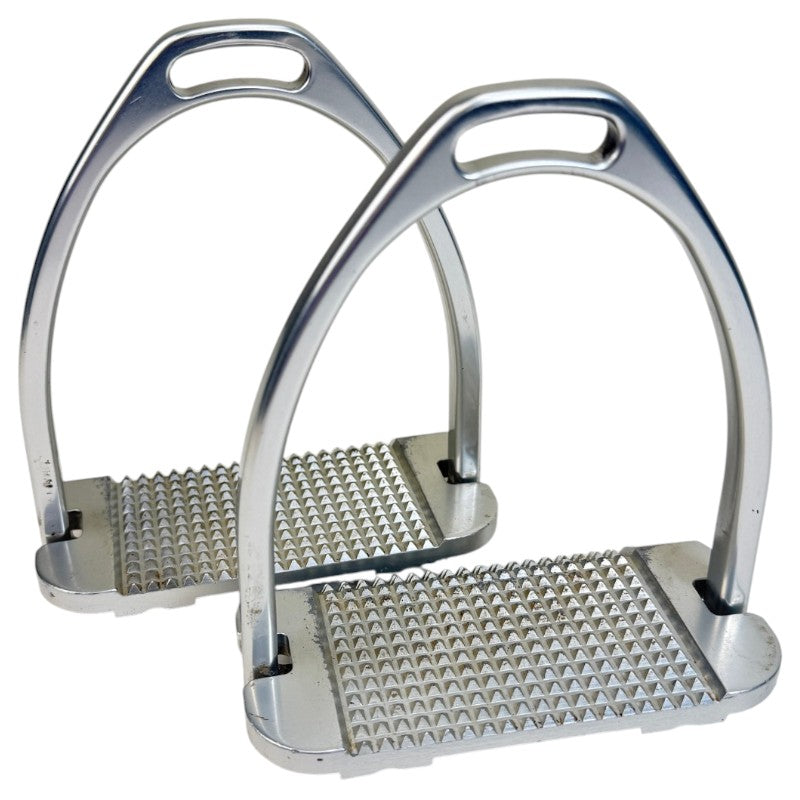 M Stirrups Wide Tread Stirrups in Silver - 4.5"