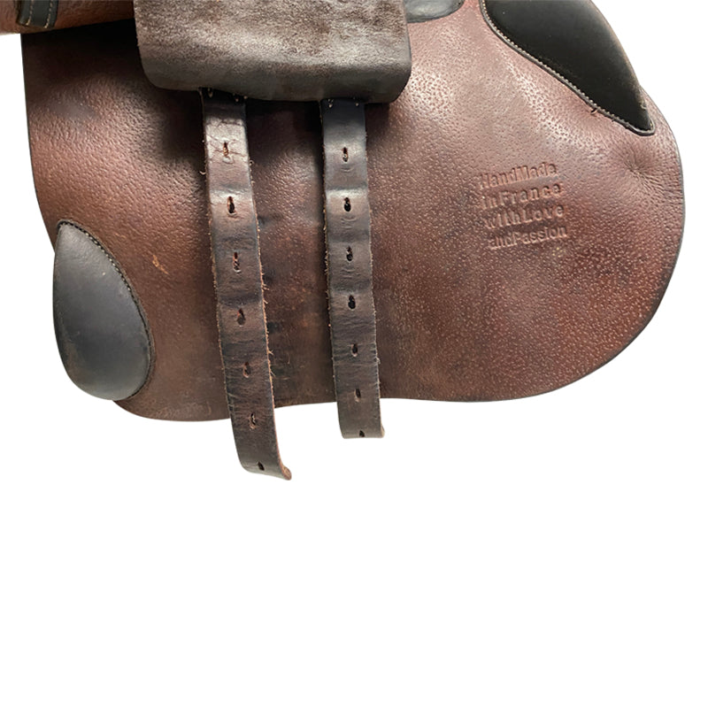 Right side billets Voltaire 2019 Stuttgart Saddle in Dark Brown