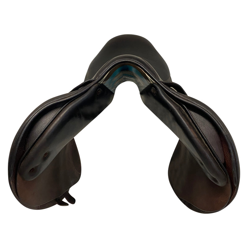 Front view of Voltaire 2019 Stuttgart Saddle in Dark Brown