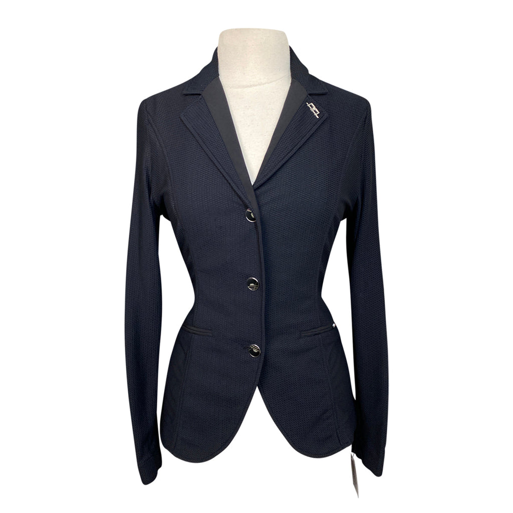 AA Platinum 'MotionLite' Show Coat in Black - Women's XS