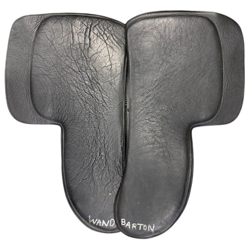 SaddleRight English Glove Leather Saddle Pad in Black