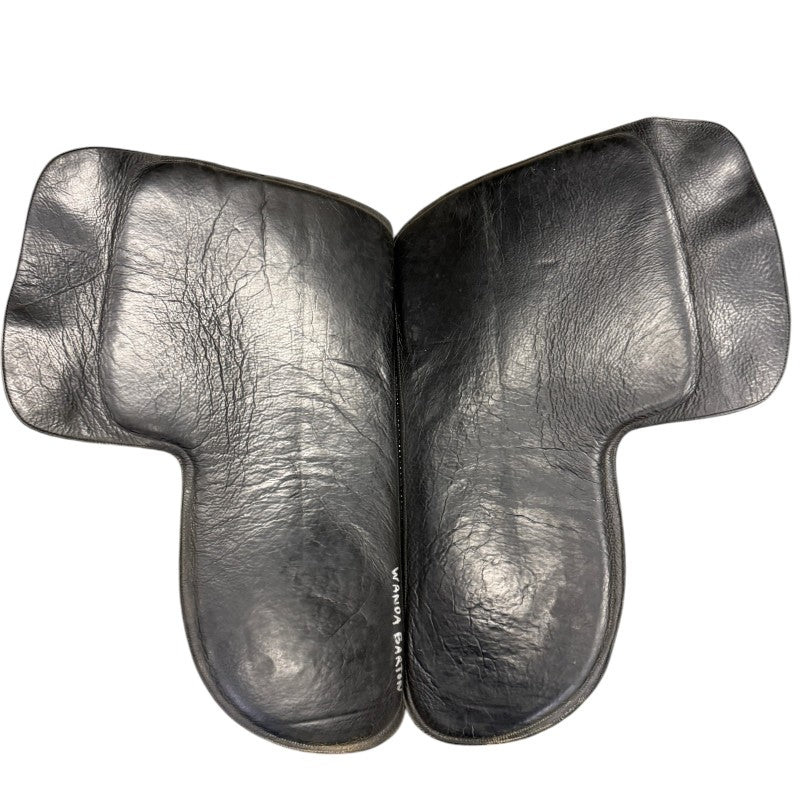 SaddleRight English Glove Leather Saddle Pad in Black