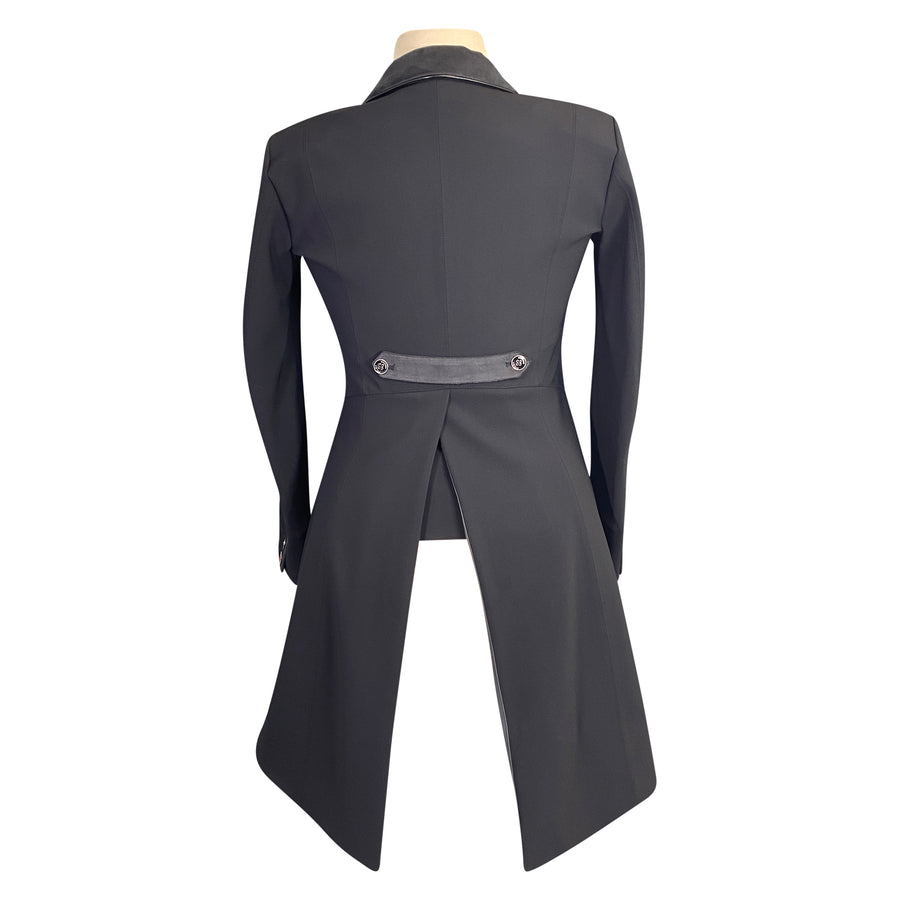 Back of Horse Pilot Shadbelly in Black